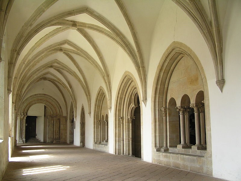 Klášter cisterciáků v Oseku. Autor: H2k4, licence CC BY-SA 3.0. Zdroj: Wikimedia Commons