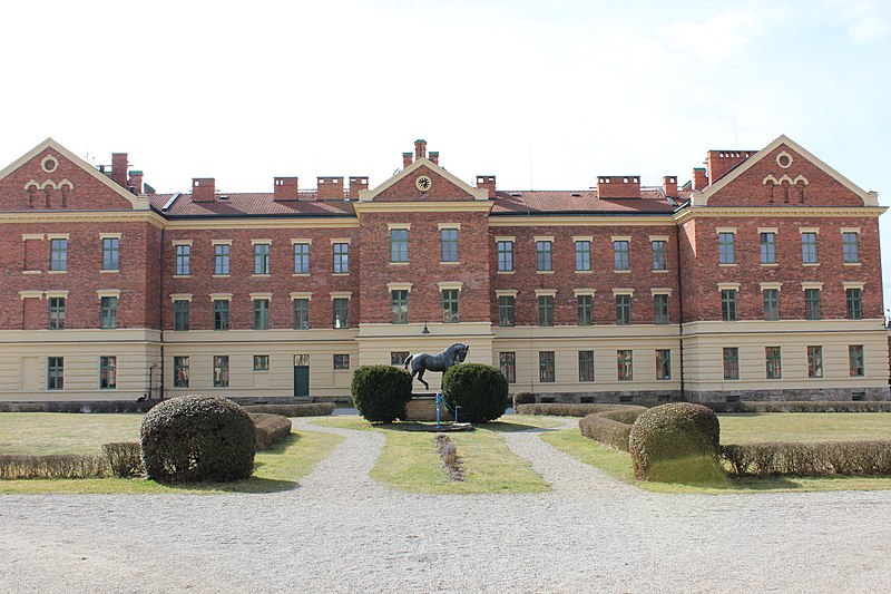 Zemský hřebčinec v Písku. Autor: Richenza, licence CC BY-SA 3.0. Zdroj: Wikimedia Commons