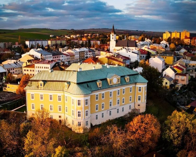 Pohled na město se zámkem. Zdroj foto: Fotografický archiv zámku v Bílovci