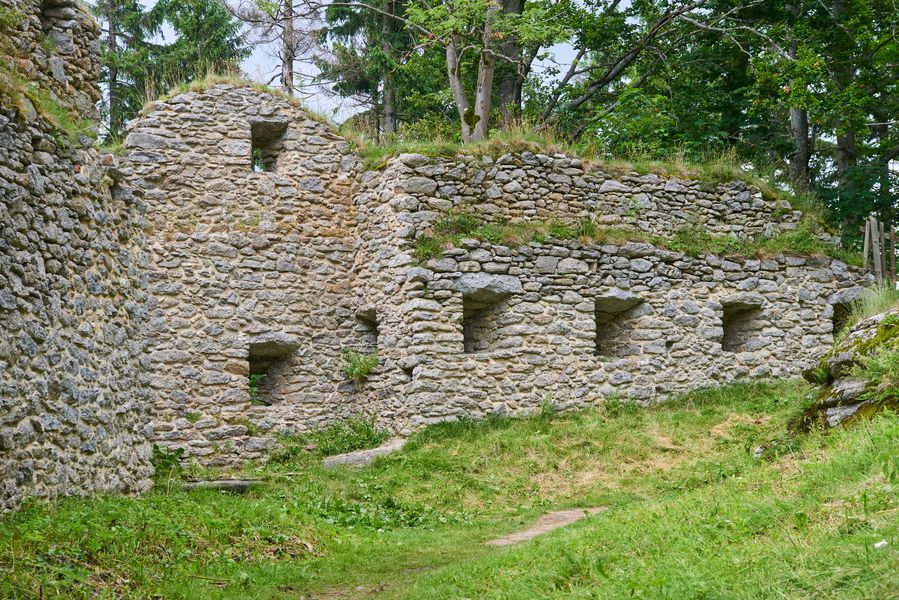 Vítkův Kámen (Hrádek) – nejvýše položený hrad v České republice. Zdroj: Shutterstock.com/Petr Bonek