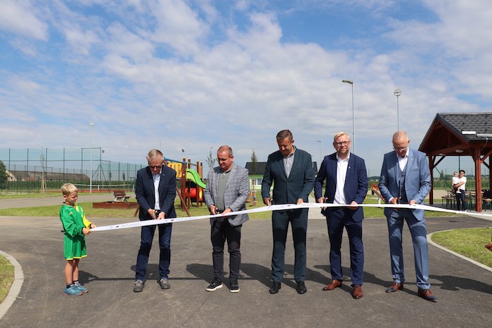 Slavnostní otevření sportovního areálu v Dluhonicích