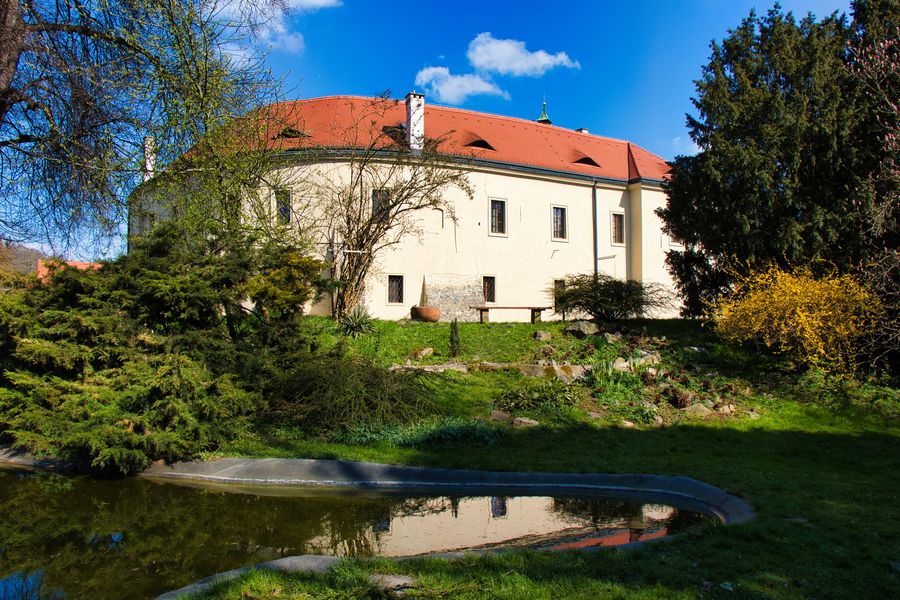 Zámek Roztoky u Prahy. Zdroj: Shutterstock.com/xlup