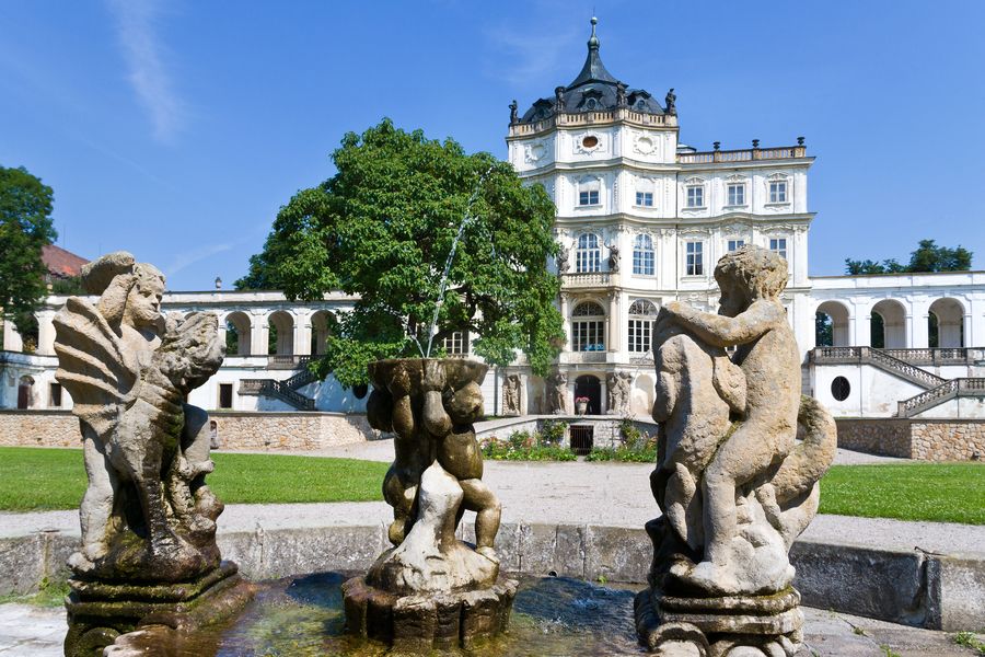 Zámek Ploskovice. Zdroj: Shutterstock.com/Michaela Jilkova