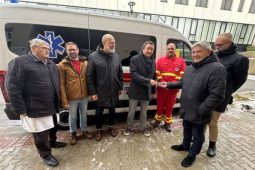 Bezpečí a komfort pacientů. Pelhřimovská nemocnice pořídila novou sanitku