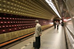 Metro A přijde o stanici Flora. Vlaky tu minimálně na deset měsíců nezastaví