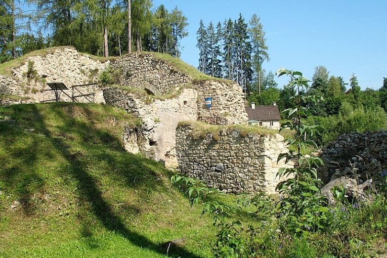 Hrad Pořešín u Kaplice, okres Český Krumlov. Autor: Marie Čcheidzeová, licence CC BY-SA 4.0. Zdroj: Wikimedia Commons