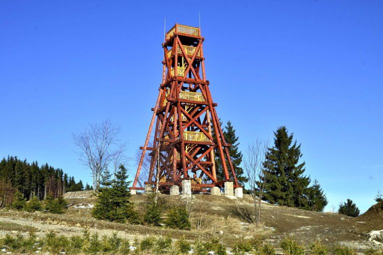 Rozhledna Na Skalce v pohoří Zlatohorská vrchovina. Zdroj foto: Obec Holčovice
