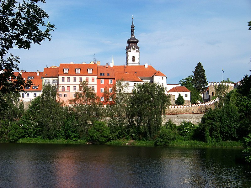 Pohled na město Písek a dominantu – vyhlídkovou věž kostela Narození Panny Marie. Autor: ŠJů, licence CC BY-SA 3.0. Zdroj: Wikimedia Commons