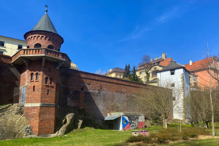 Kryt civilní obrany, Olomouc, Bezručovy sady