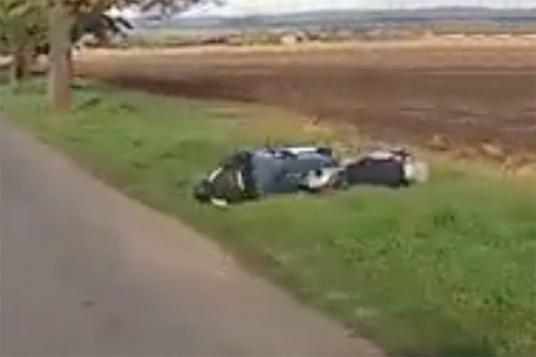 Motorkář pád