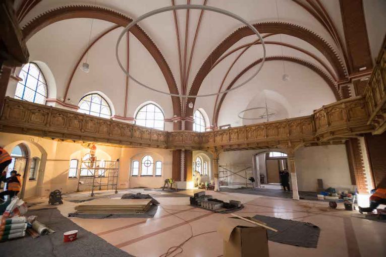Interiér Červeného kostela v Olomouci
